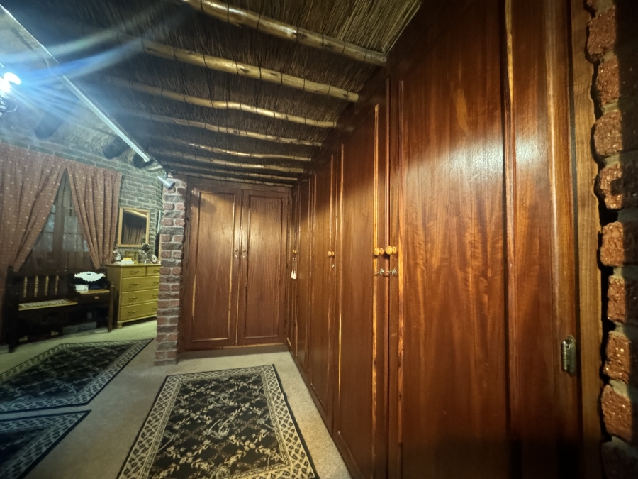 6 Bedroom Property for Sale in Doringkruin North West